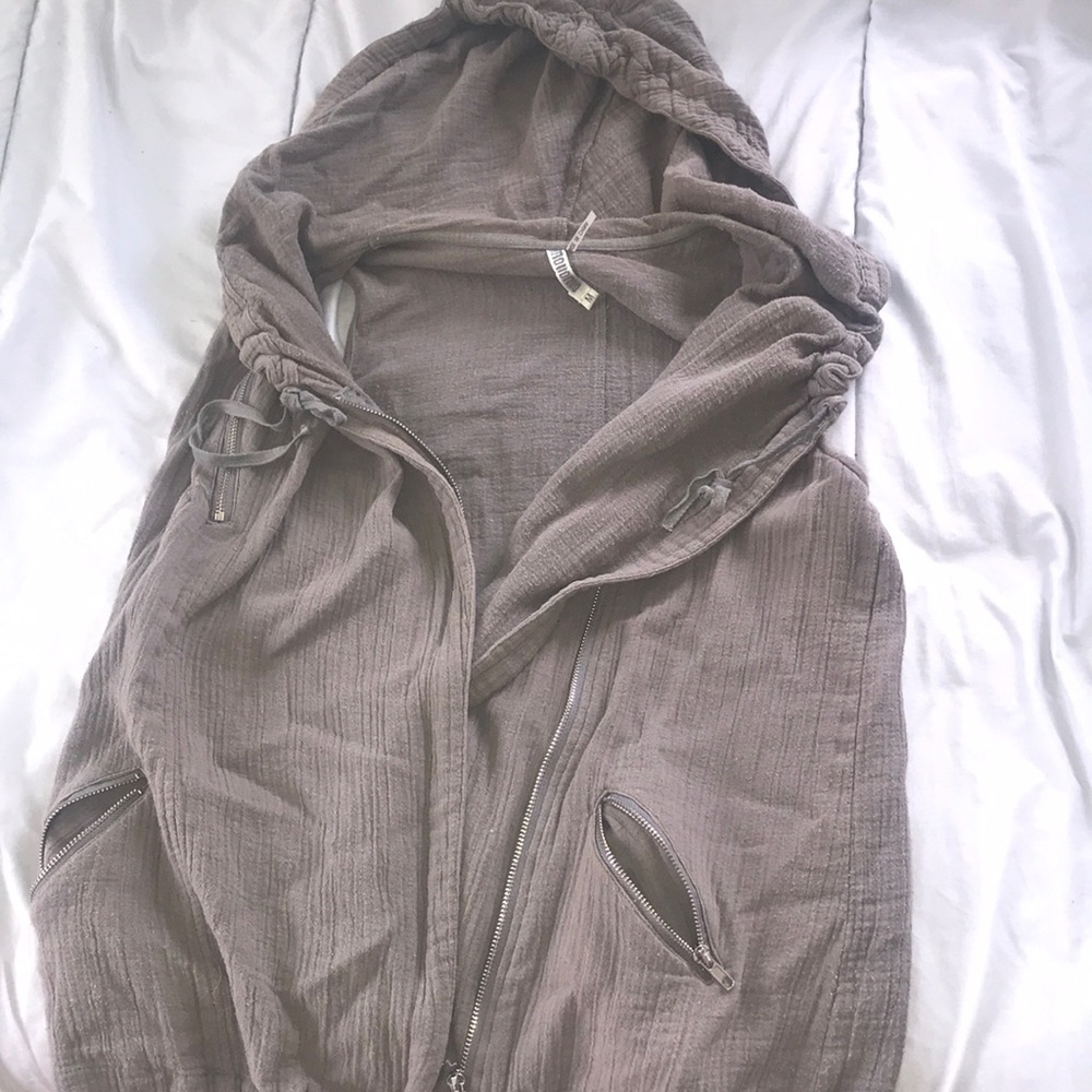 Monoreno vest